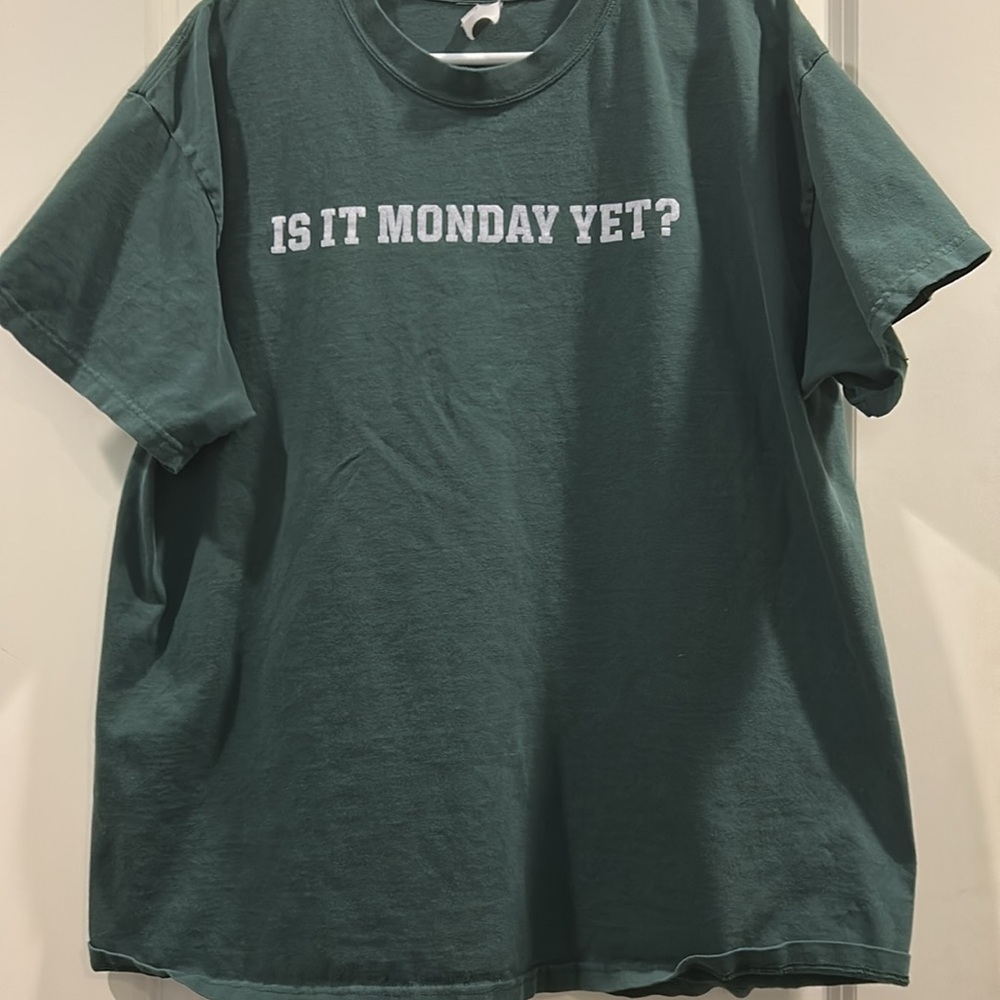 NFL ESPN Monday Night Football “Is It Monday Yet”? T-Shirt short sleeve size XL